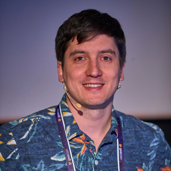 Tomasz headshot